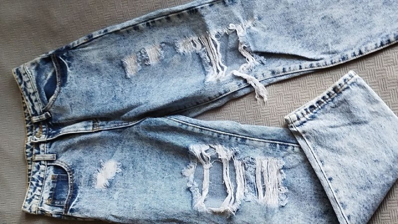 Jeans for sale, various styles in profile 10