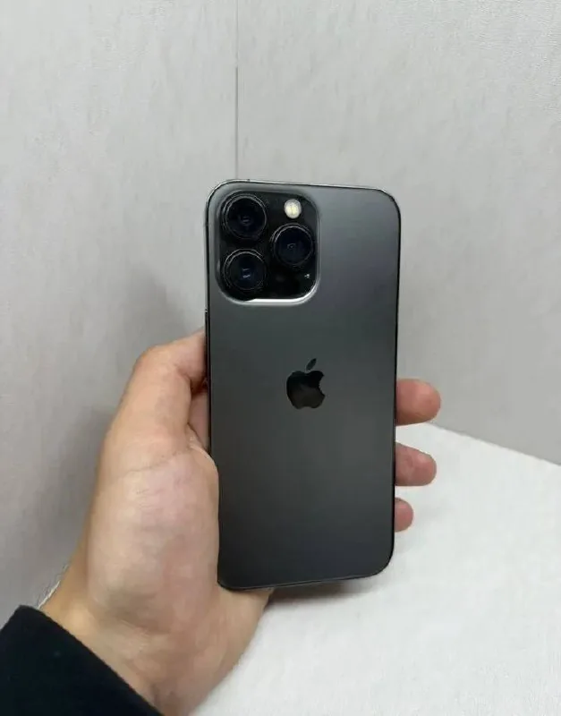 iPhone 13 Pro, MacBook Air M1 1