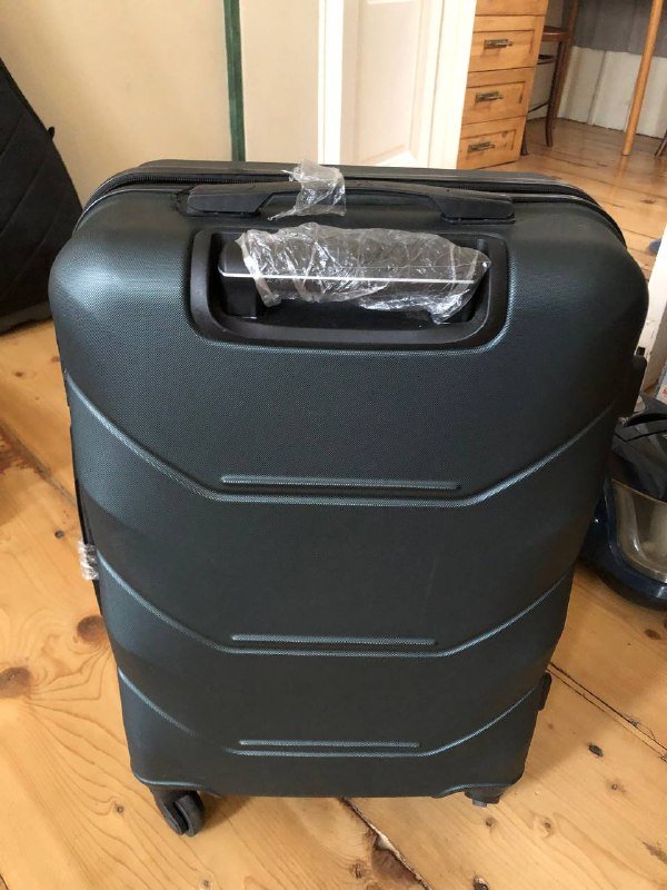 Чемодан черный на колесах 2
