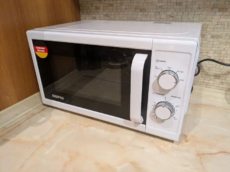 Микроволновка BERG BMW-20W 700 Вт 1