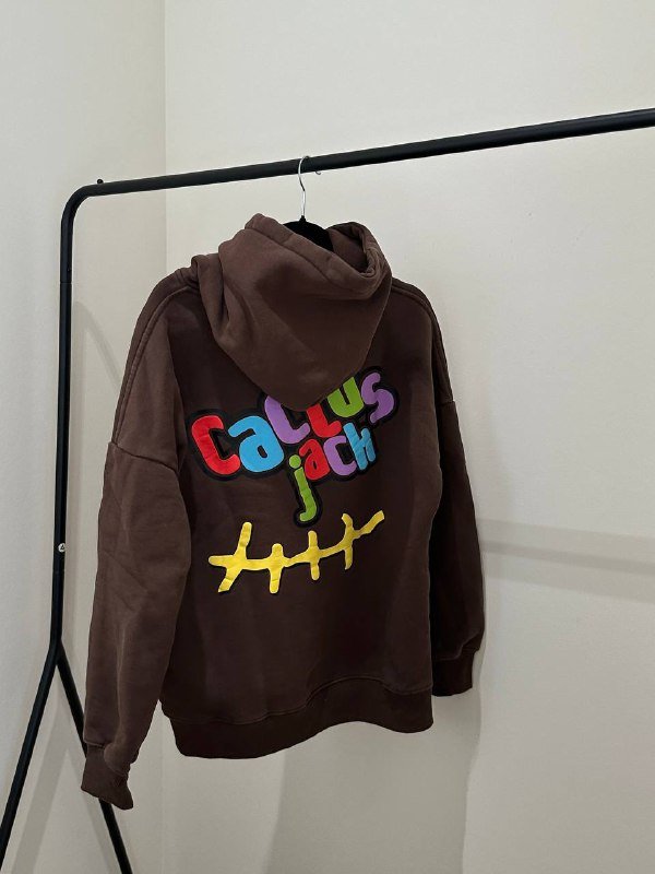 Жилетка L, Худи Travis Scott M, Рубашка чёрная H&M L, Рубашка льняная wrangler L, Шорты M 4