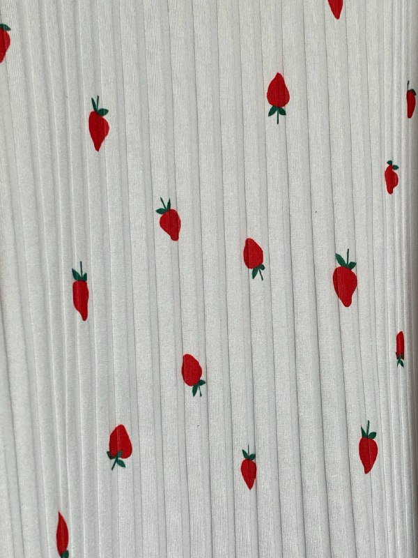 Летнее лёгкое платье с принтом клубники 3