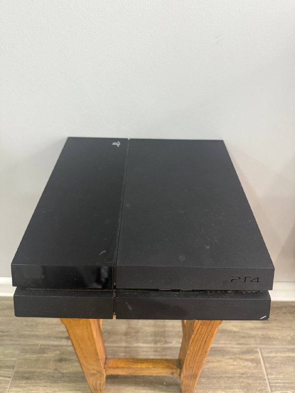 PlayStation 4 Fat 1 TB, 2 контроллера Dualshock 4, игры FIFA 21 2