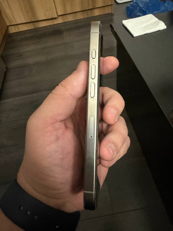 iPhone 16 Pro 256GB с чехлом Pitaka 4