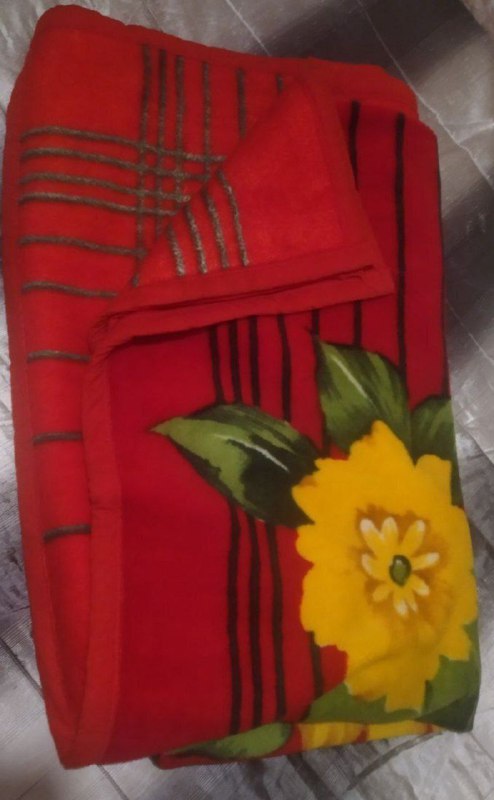 Электро обогреватель, елка, гирлянда, одеяло, покрывало, пальто 7