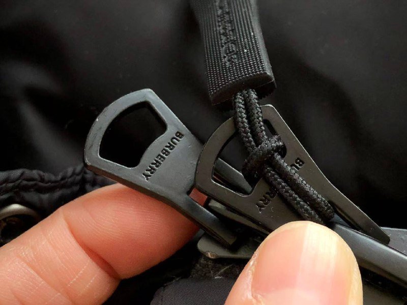 Burberry куртка черная гусиный пух 4