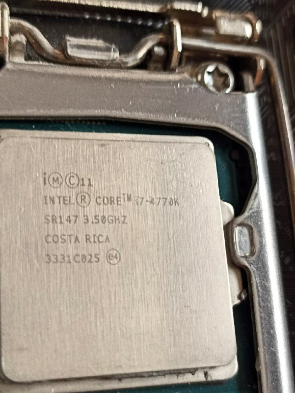 Материнская плата ASUS Z97M-PLUS, процессор Intel Core i7 4770K, память Corsair и HyperX, кулер DeepCool 2