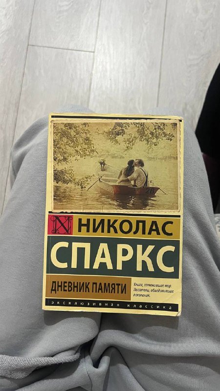 Книги (первые 4 по 5 лар, остальные по 3 лары)