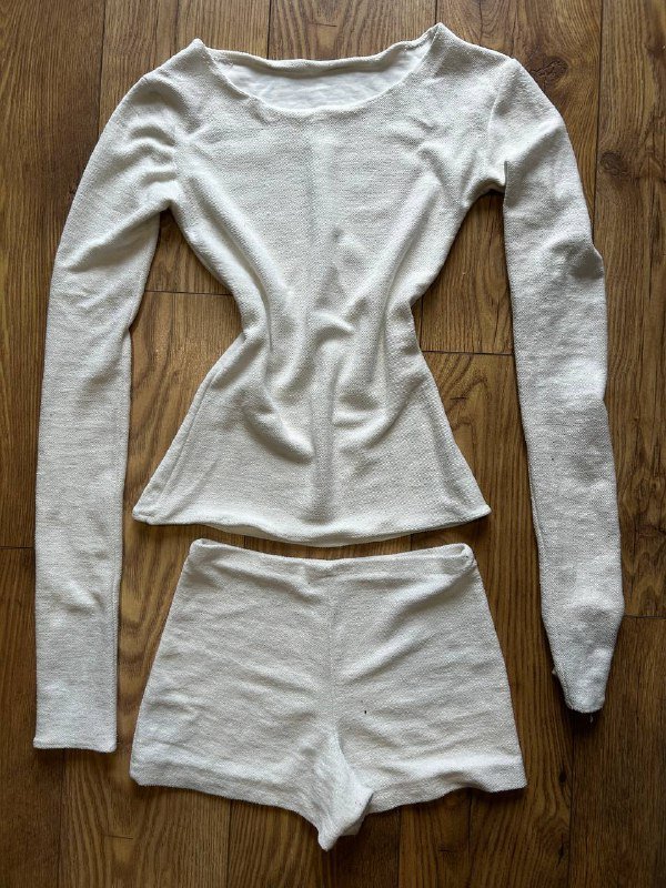 Свитер и шорты для дома