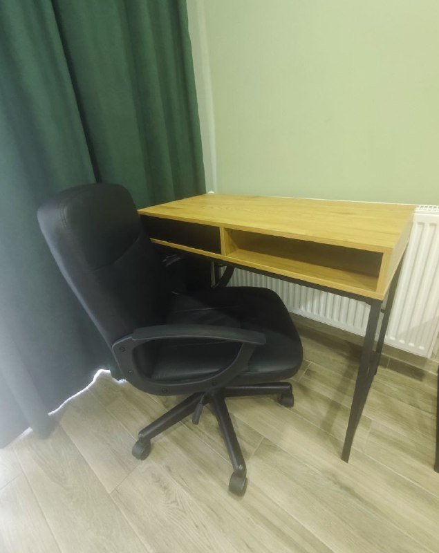 Стол, офисное кресло, игровое кресло