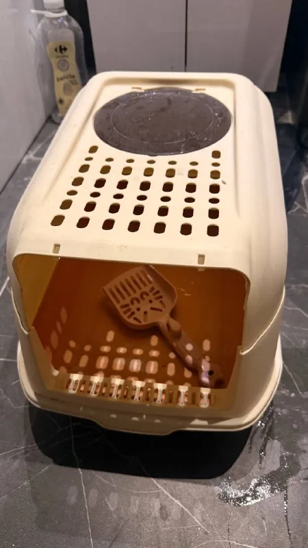 Cat litter box