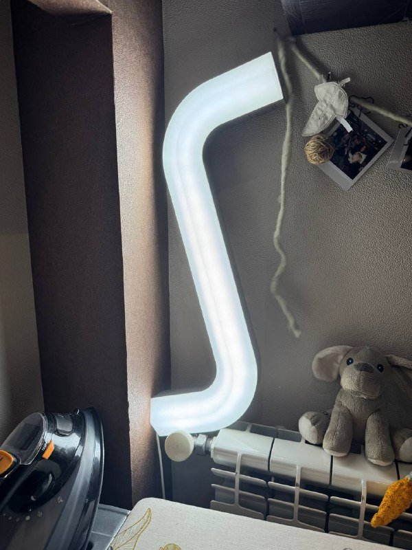 Настольный светильник в современном стиле 2