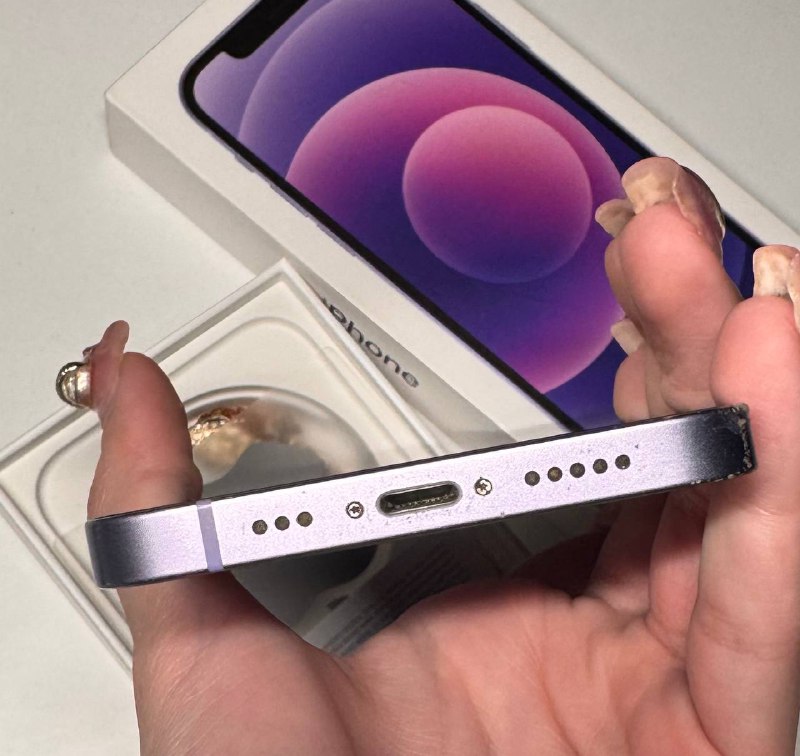 Фиолетовый iPhone 12 на 64Гб 4