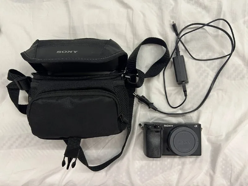 Sony a6400 body, зарядка, сумка