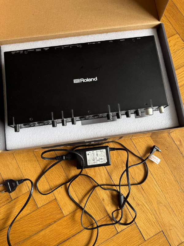 Roland Rubix 44, Roland A-49, Arturia Minilab mk2 MIDI Controllers и аудио-карта 3