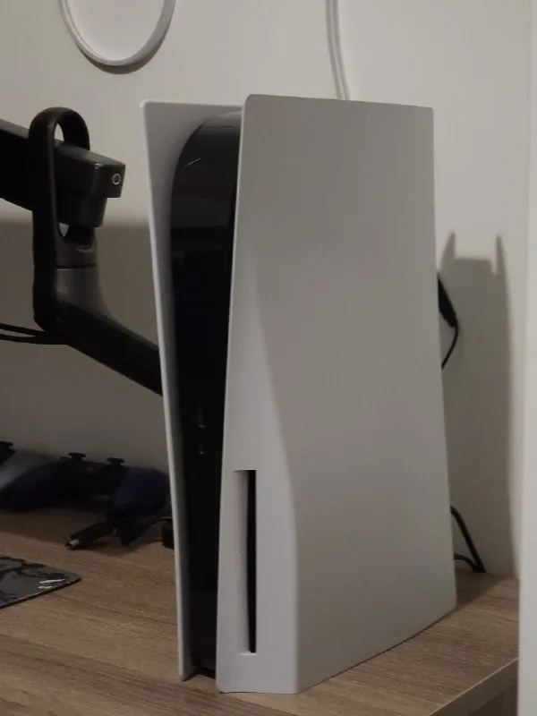 PlayStation 5, 2 джойстика 1
