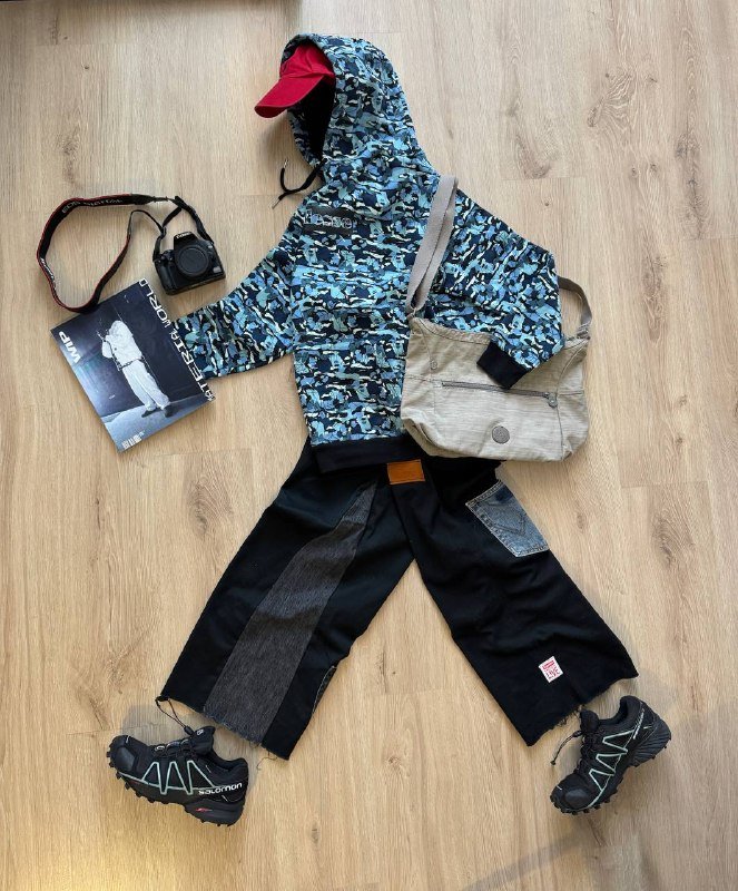 Худи Ellesse, Джинсы Carhartt, Мессенджер Kipling, Кепка Ralph Loren, Кроссовки Salomon