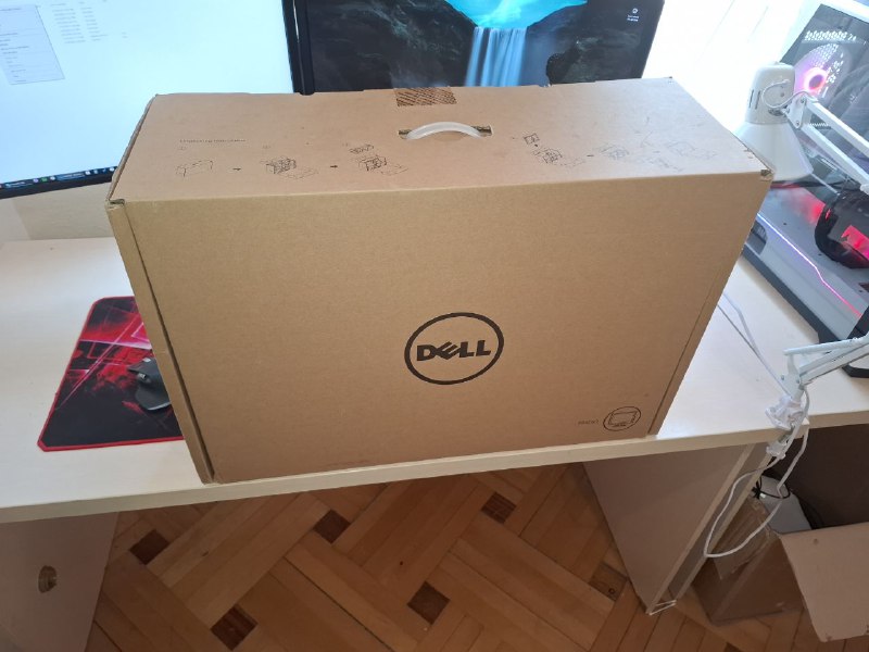 Два монитора Dell P2416D с кронштейном