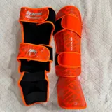 Щитки Venum и боксёрские перчатки VELO 2