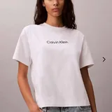 Рубашка Zara, свитер Massimo Dutti, костюм Nike, пальто Zara, реглан Zara, футболка Calvin Klein, джинсы Massimo Dutti 7