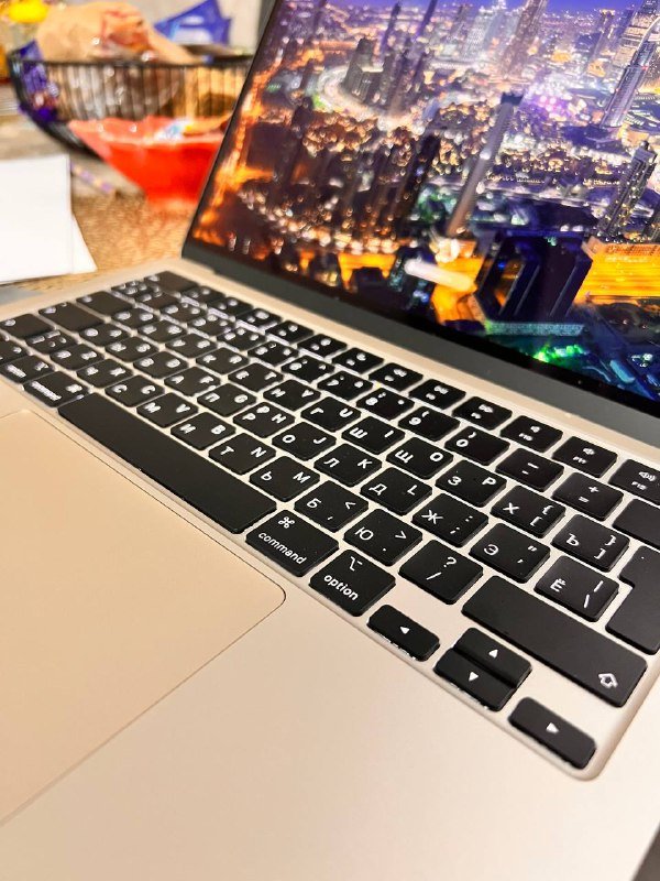 MacBook Air 13 16GB 256GB SSD Apple M2 7