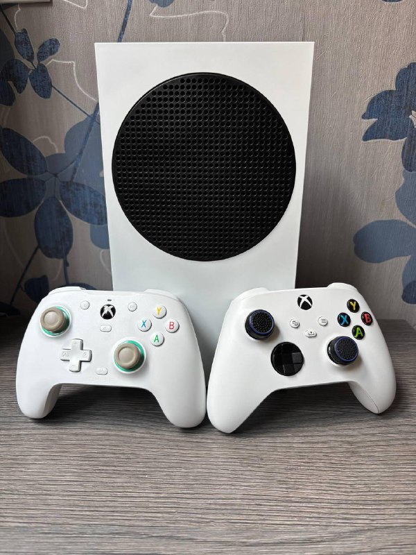 Игровая консоль Xbox series S, 2 геймпада, кабели