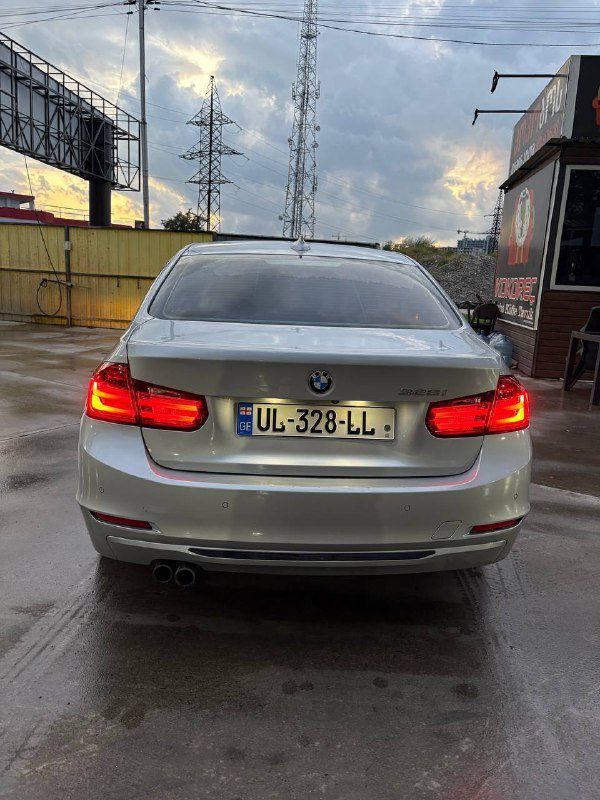 BMW 328 I 2015 года