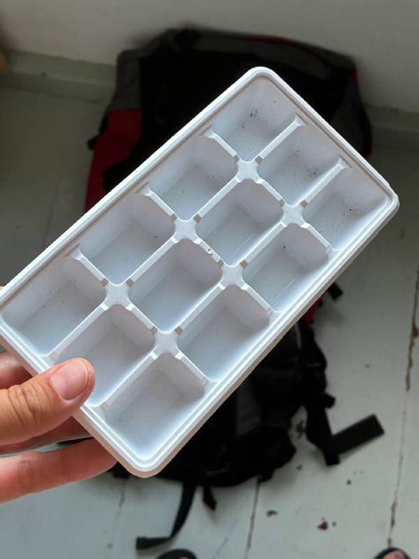 Рюкзак, коврик, повербанк, щетка, ножницы и разные вещи бесплатно 8