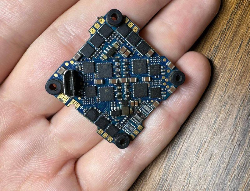 iFlight Blitz Whoop F411 AIO 20A BLS контроллер