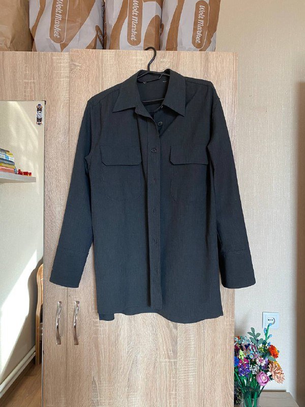 футболка, сетка, куртка, джинсовый комбинезон, шуба, часы Swatch 4