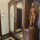 Шкаф из натурального дерева 2