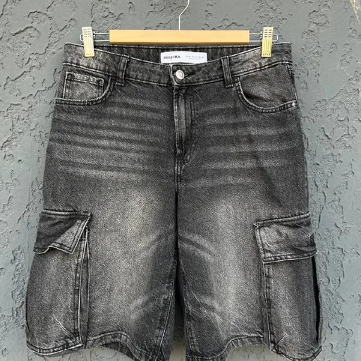 Черные джинсовые шорты Bershka