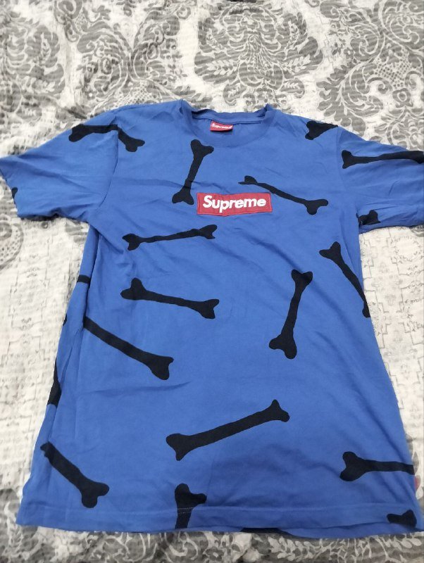 Футболка Supreme, светлый свитер