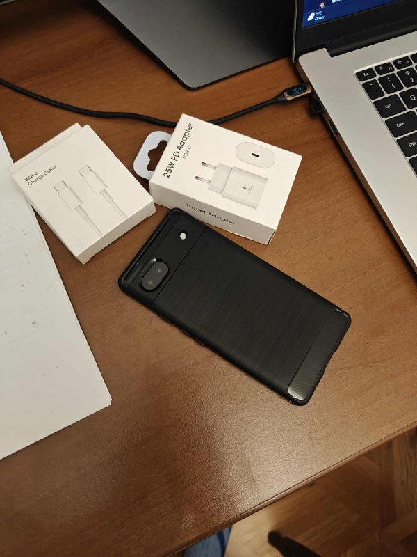 Google Pixel 6A с зарядкой и силиконовым чехлом 6
