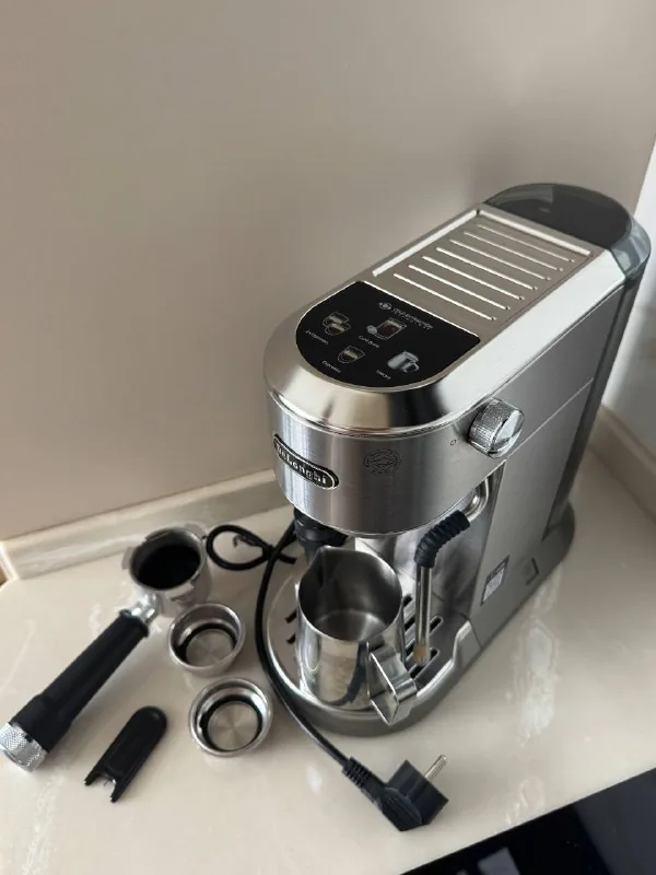 Рожковая кофемашина Delonghi 1