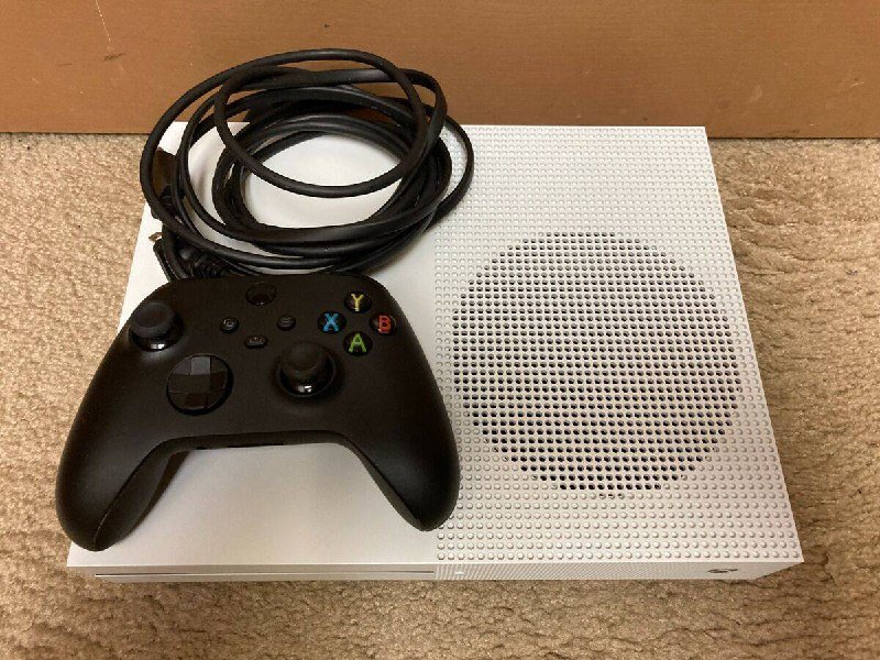 Xbox One S 500GB с контроллером Black Series X/S