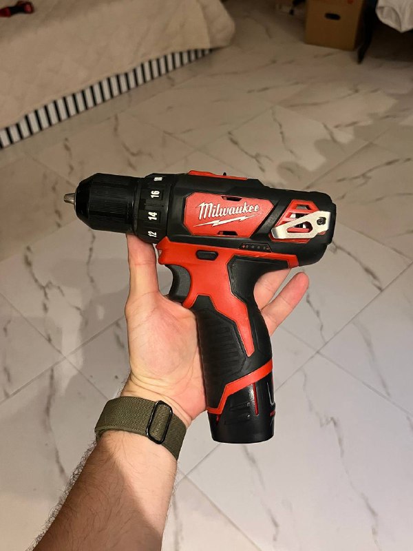 Дрель-шуруповёрт Milwaukee M12 2407-20