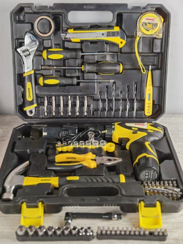 Набор инструментов с дрелью шуруповёртом и аксессуарами