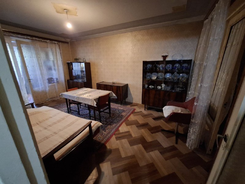 Диван, сервант, гардероб, стол со стульями, шкаф, ковер 3
