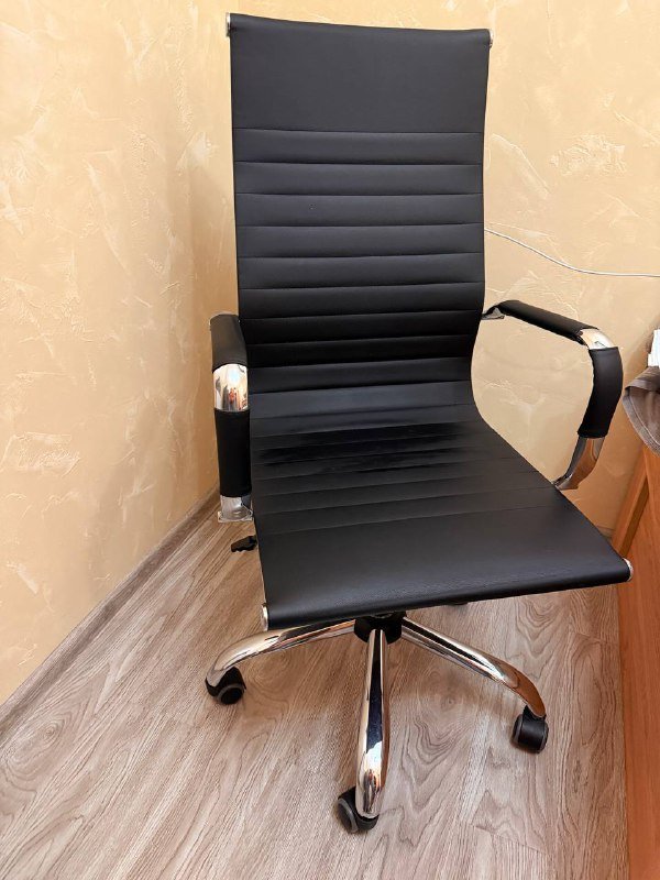 Офисное кресло