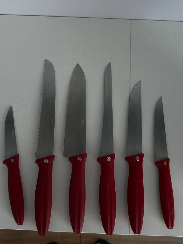 набор ножей на деревянной подставке 3