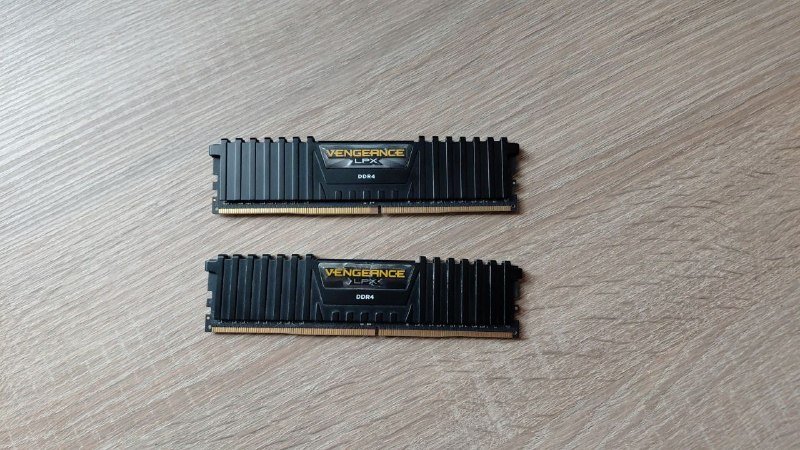 Corsair Vengeance LPX DDR4 оперативная память 8 ГБ 2400 МГц, 2 шт