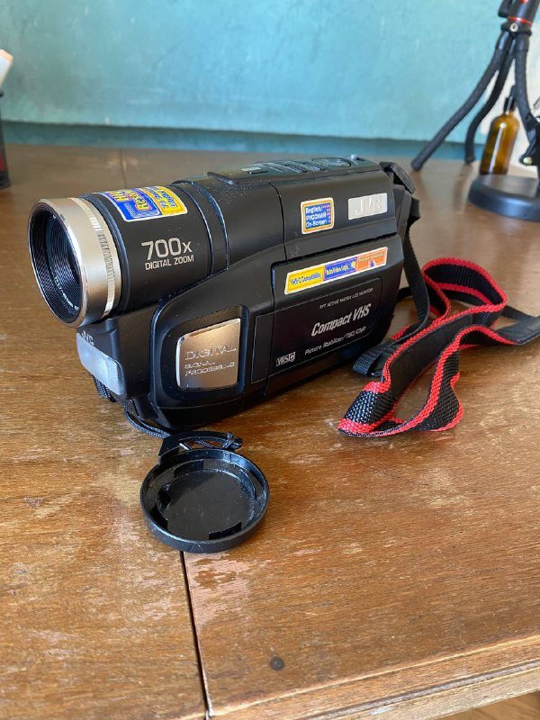JVC компактный видеокамкордер VHS с аксессуарами