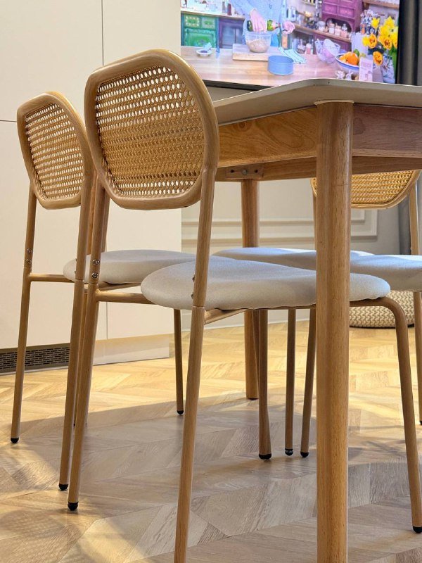 Обеденный стол со стульями 5