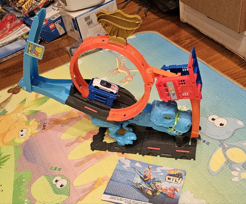 LEGO пожарный самолет, строительный кран, Hot Wheels динозавр, монстер трак, трейлер, канистра 5