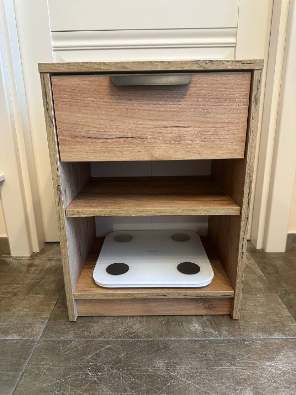 Вешалки пластиковые и детские, тумба, кресло, подставка для ноутбука, стаканы 6