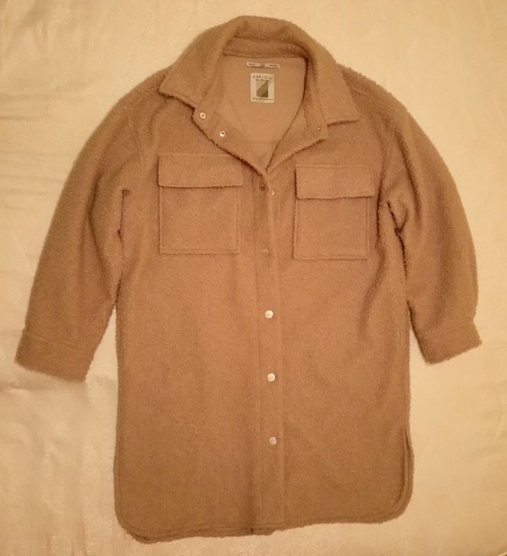 Пальто-рубашка Amisu бежевое плюшевое женское