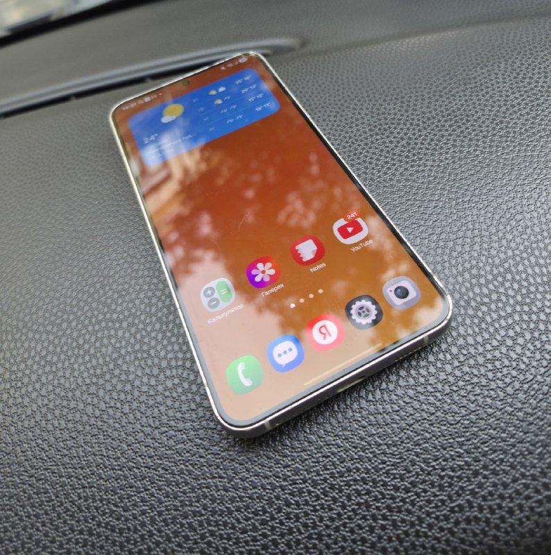 Samsung Galaxy s22+ 256 ГБ 4