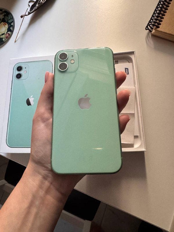 Голубой iPhone 11 128 GB 3