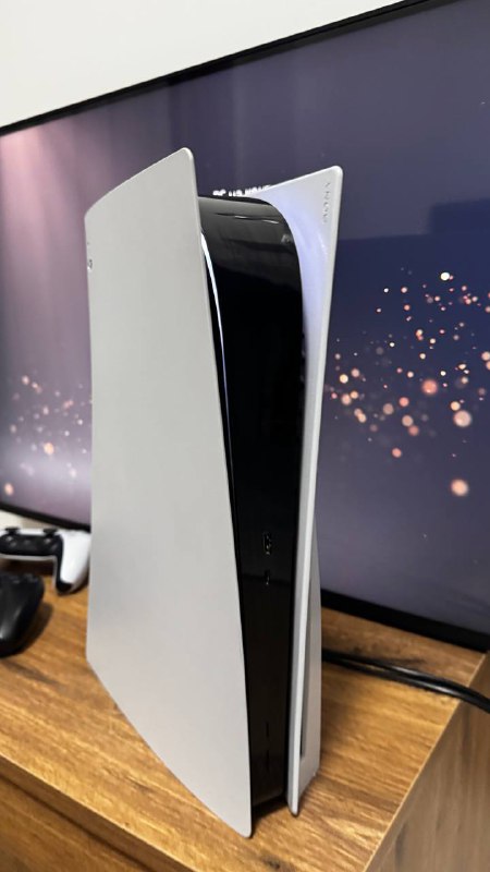 PlayStation 5 с 2 геймпадами 1